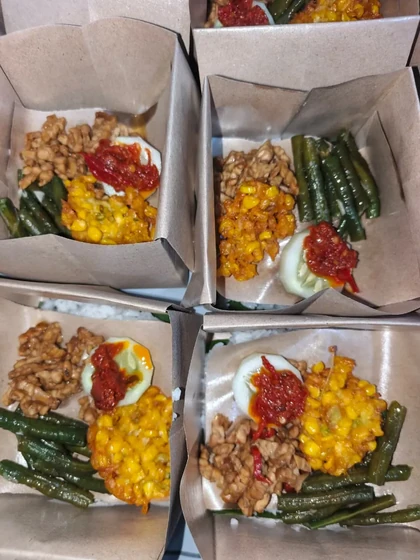Nasi bungkus pagi Teras Glenmore harga Rp7.000